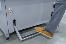 Load image into Gallery viewer, Formax Hydraulic Guillotine Cutter Cut-True 31H